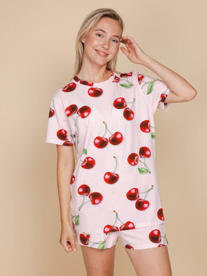 SNURK Mon Cherry T-shirt Unisex met rode kersenprint, ideaal voor heren en dames, gemaakt van biologisch katoen.