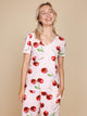 SNURK Mon Cherry V-Neck T-shirt Dames met vrolijke kersenprint, ideaal voor relaxen of slapen.