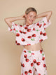 SNURK Mon Cherry Wijde Broek Dames met rode kersenprint, comfortabele relaxte fit en zachte jersey stof.
