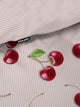 SNURK Mon Cherry dekbedovertrek met kersen op een roze achtergrond en strepen.