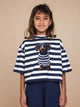SNURK Pierre Cropped T-Shirt Kids met een teckel in Bretonse strepen op een kind