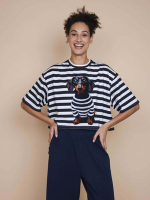 SNURK Pierre Cropped T-shirt Dames met teckel in gestreepte print, casual mode voor ontspannen outfits.