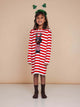 Meisje in SNURK Pierre Xmas Long Sleeve Dress Kids met kersthoofdtooi in een sfeervolle setting.