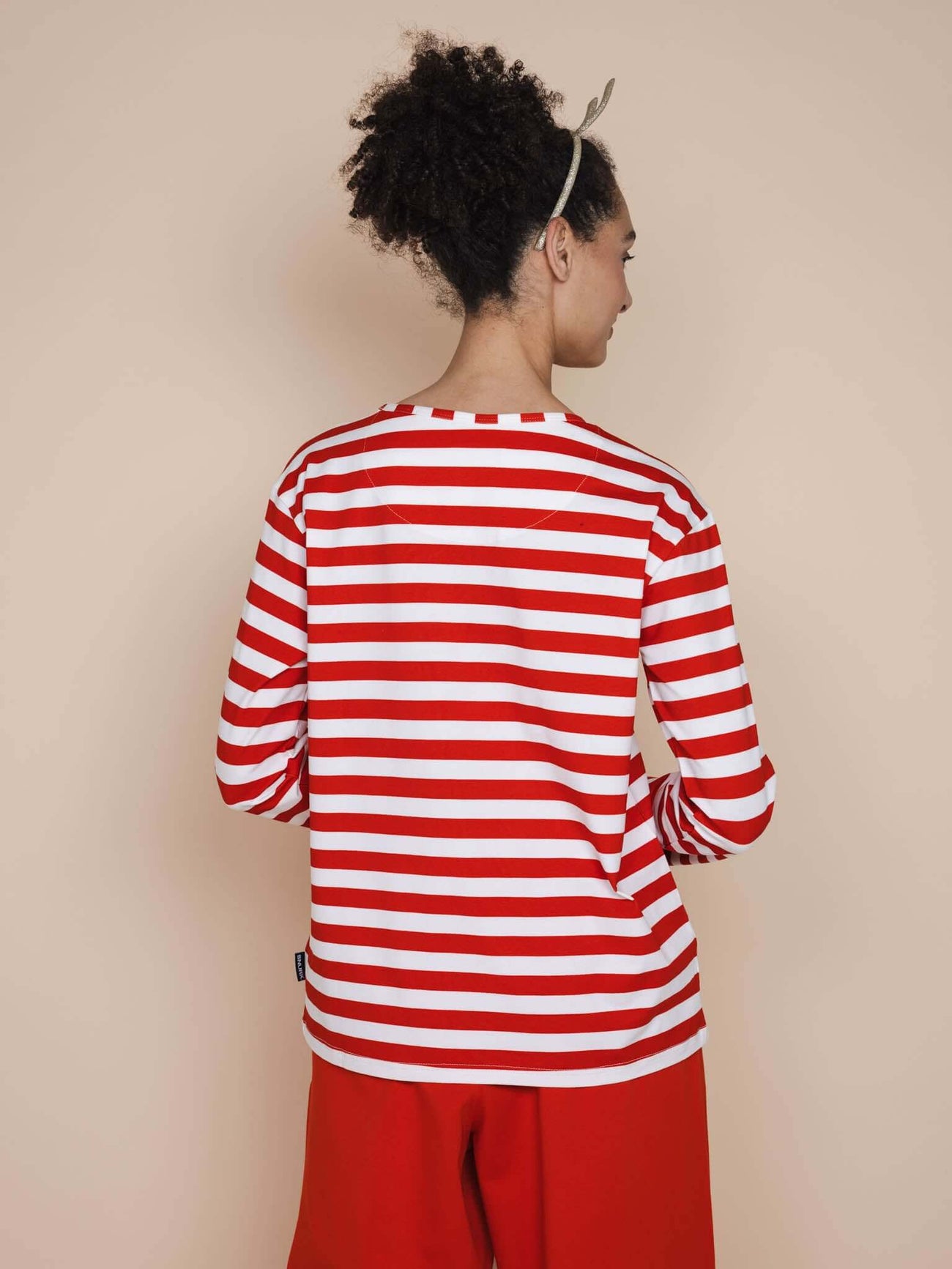 SNURK Pierre Xmas Long Sleeve T-shirt Dames, achterkant met rode en witte strepen, casual look voor kerst.