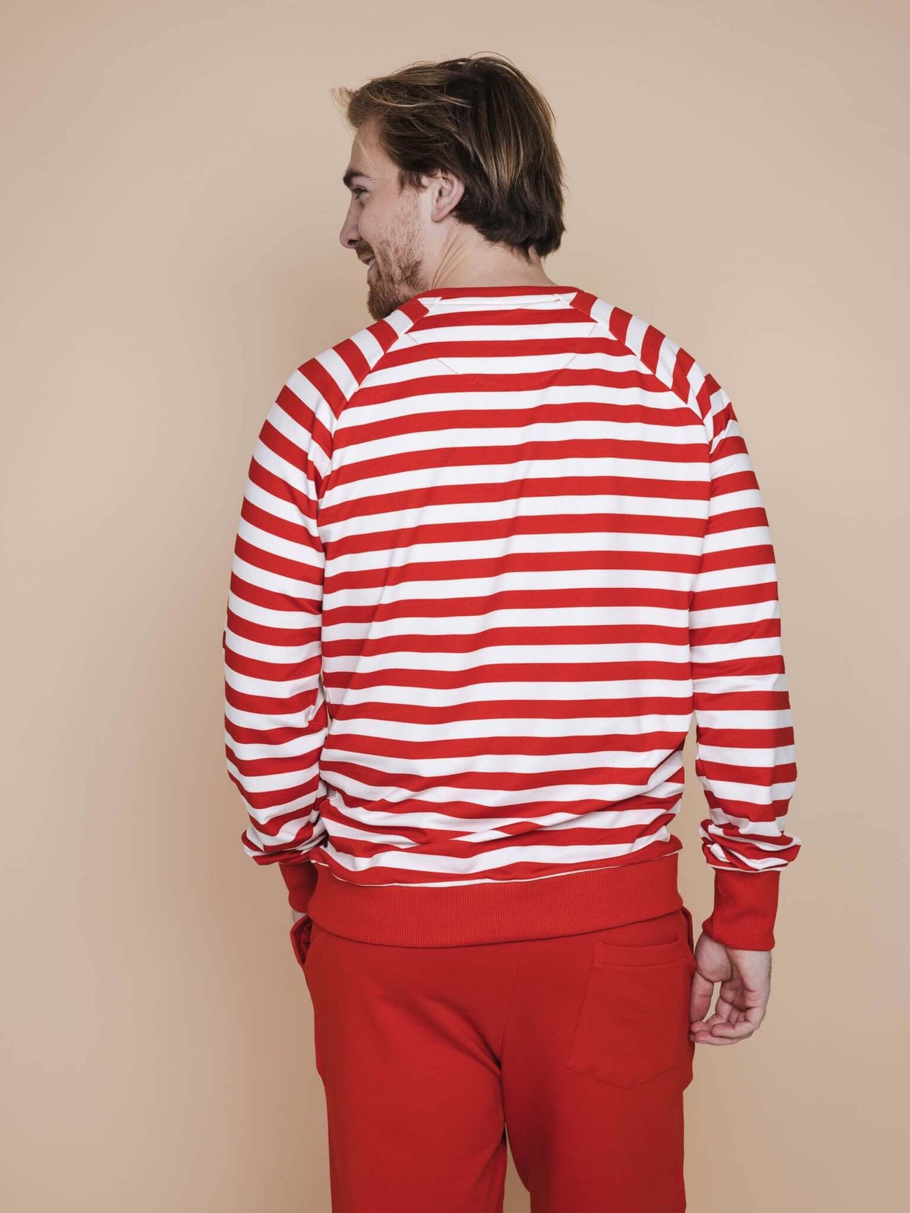 SNURK Pierre Xmas Sweater Heren achterzijde met rode en witte strepen voor een feestelijke look.