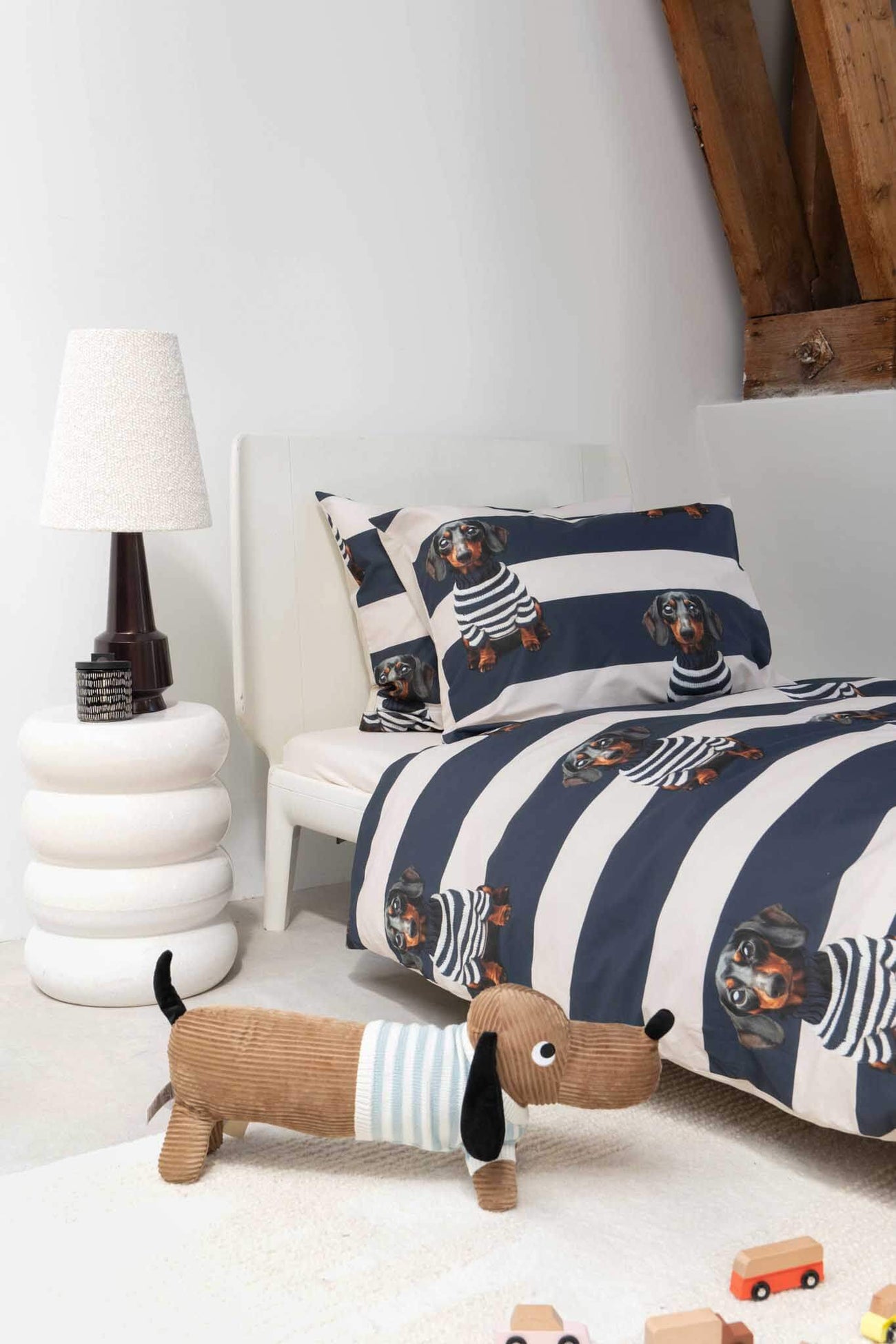 SNURK Pierre dekbedovertrek met leuk teckel ontwerp en woonkamerinrichting.