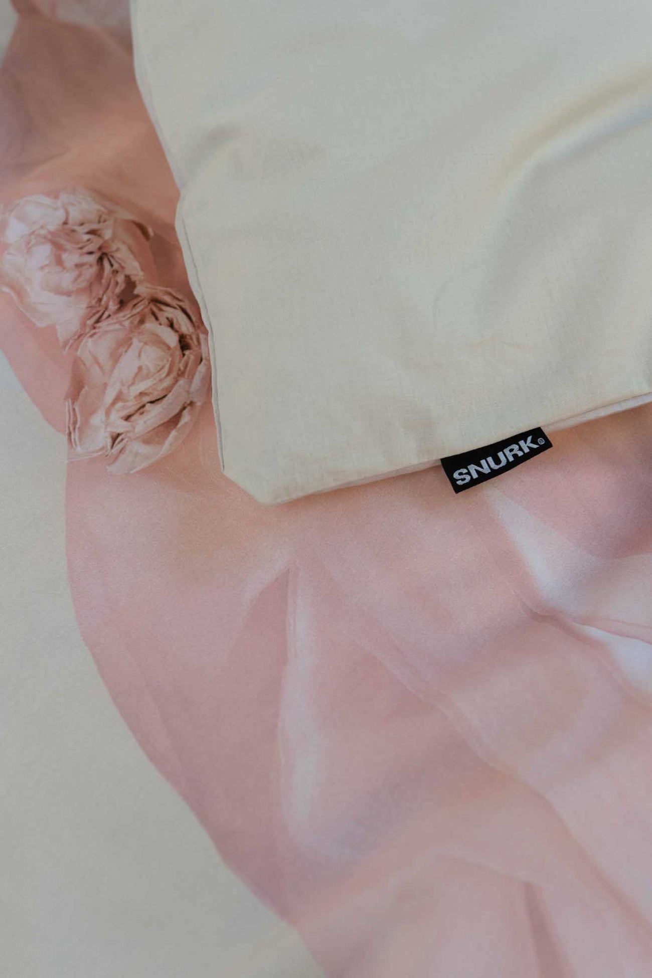 Beige SNURK Princess dekbedovertrek met een zachte textuur, perfect voor een prinsesachtig slaapcomfort.