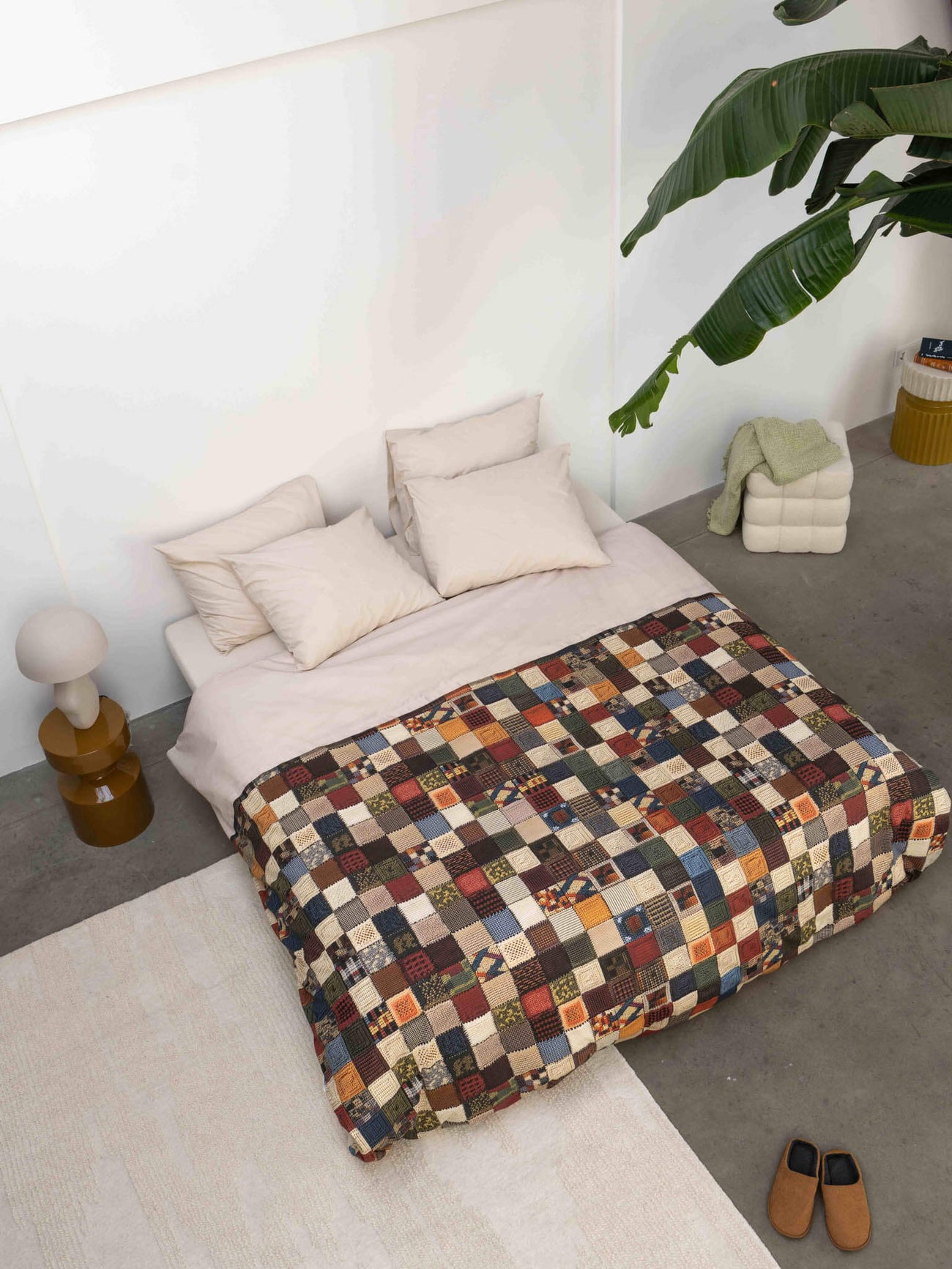 SNURK Quilty Pleasure dekbedovertrek op een bed met kussens in een stijlvolle slaapkamer