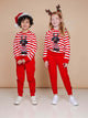SNURK Red Broek Kids gedragen door kinderen in feestelijke kleding met kerstthema.