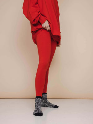 SNURK Red Legging Dames in effen rood, gemaakt van biologische katoen met elastische tailleband.