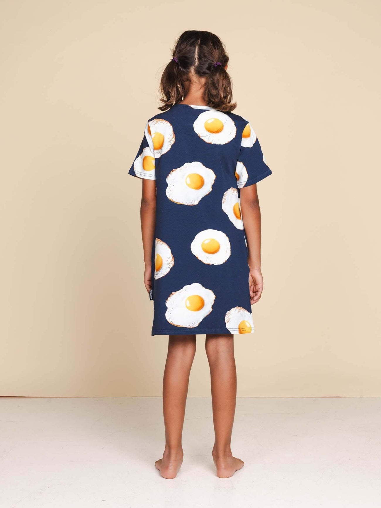 SNURK eggs navy t shirt dress kids, meisjes T-shirt jurkje met spiegeleitjes, relaxte pasvorm.
